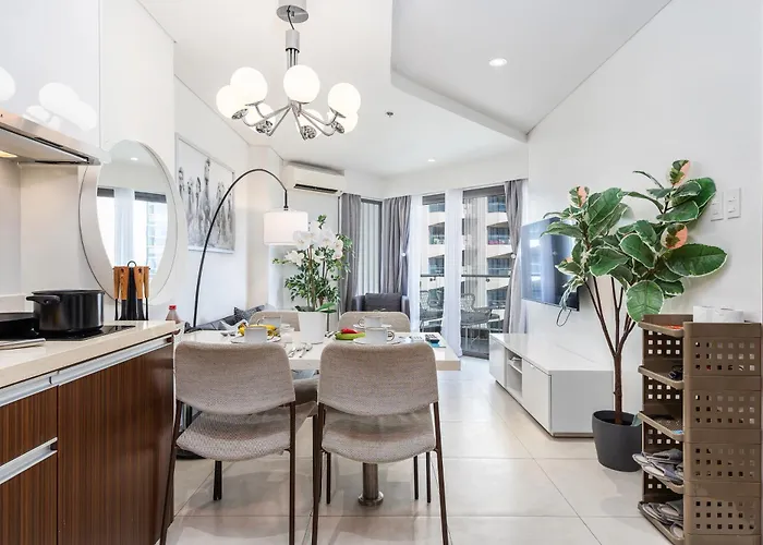 Group Comfort At Tambuli Residences 1-bedroom For Up To 6 Guests By Dominik With Pool Access & Balcony In Mactan