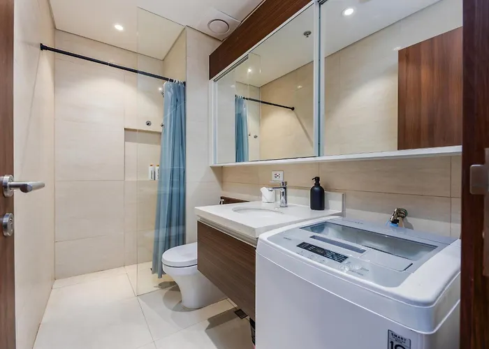Group Comfort At Tambuli Residences 1-bedroom For Up To 6 Guests By Dominik With Pool Access & Balcony In Mactan *