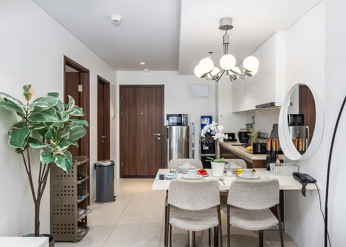 Group Comfort At Tambuli Residences 1-bedroom For Up To 6 Guests By Dominik With Pool Access & Balcony In Mactan