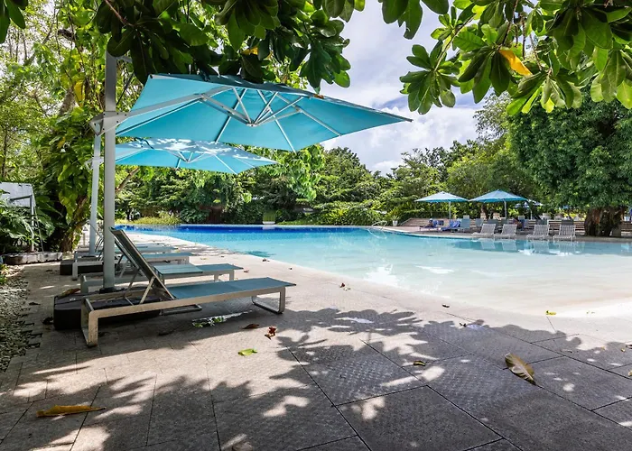 Group Comfort At Tambuli Residences 1-bedroom For Up To 6 Guests By Dominik With Pool Access & Balcony In Mactan *