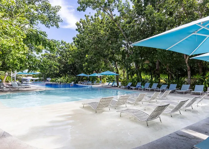 Group Comfort At Tambuli Residences 1-bedroom For Up To 6 Guests By Dominik With Pool Access & Balcony In Mactan *