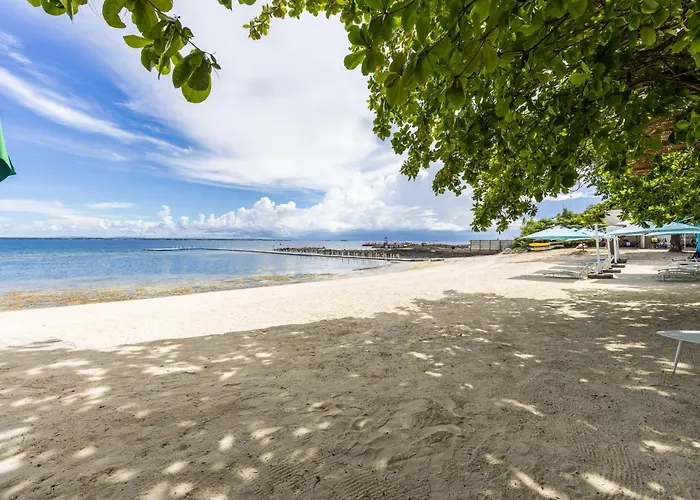 Group Comfort At Tambuli Residences 1-bedroom For Up To 6 Guests By Dominik With Pool Access & Balcony In Mactan *